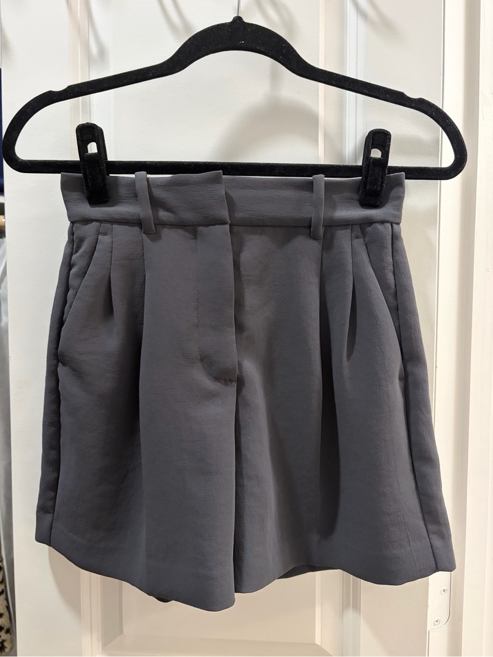 Aritzia Wilfred Charcoal Effortless Shorts 0